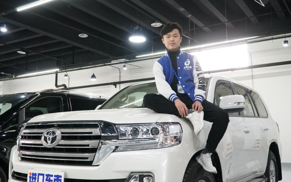 18款酷路泽4600 8气囊 丝绒座椅 低速巡航 详细解读